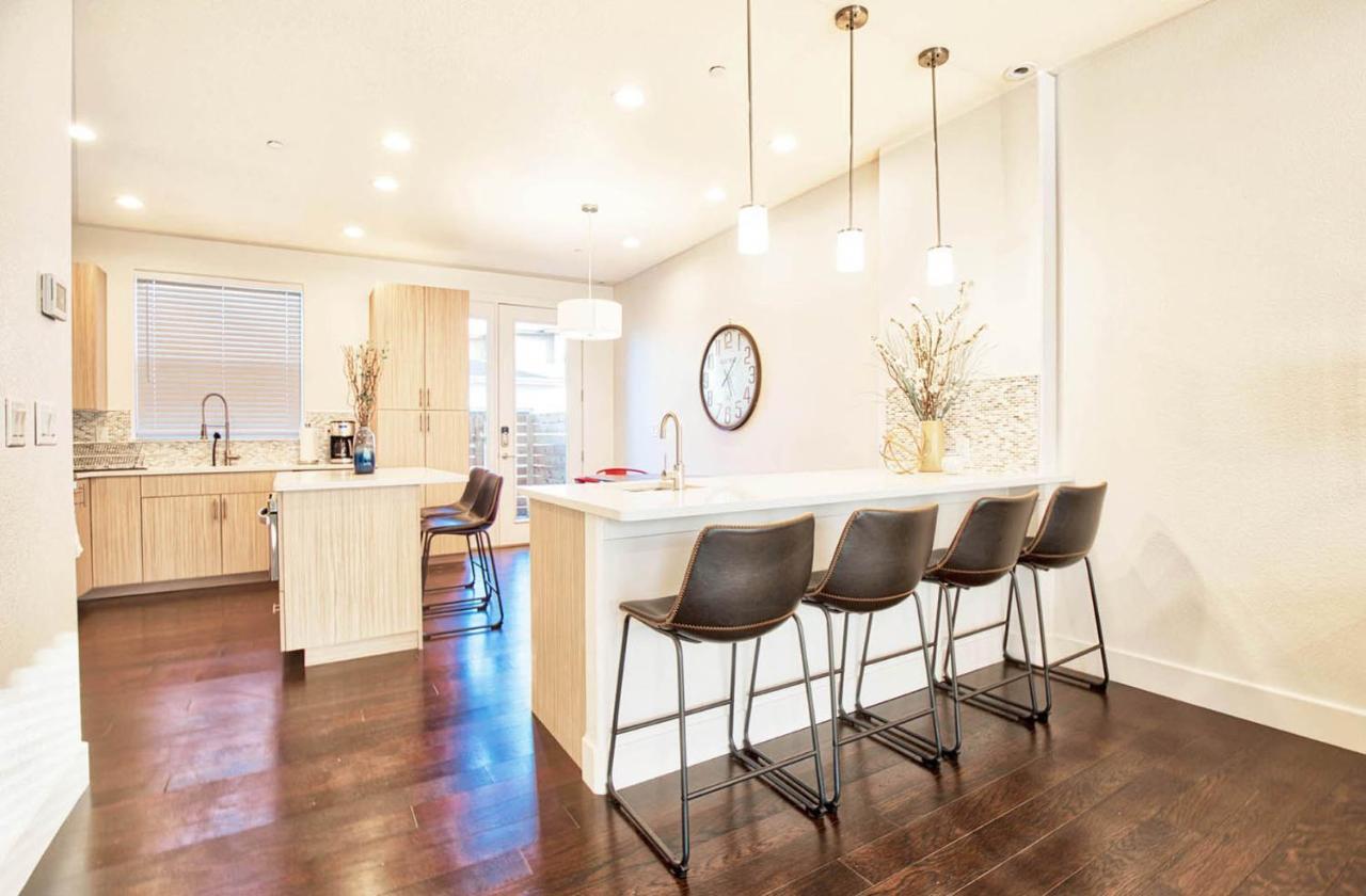 Beautiful 3 Bedroom Townhouse In Old Town North, Brewery District フォート・コリンズ エクステリア 写真