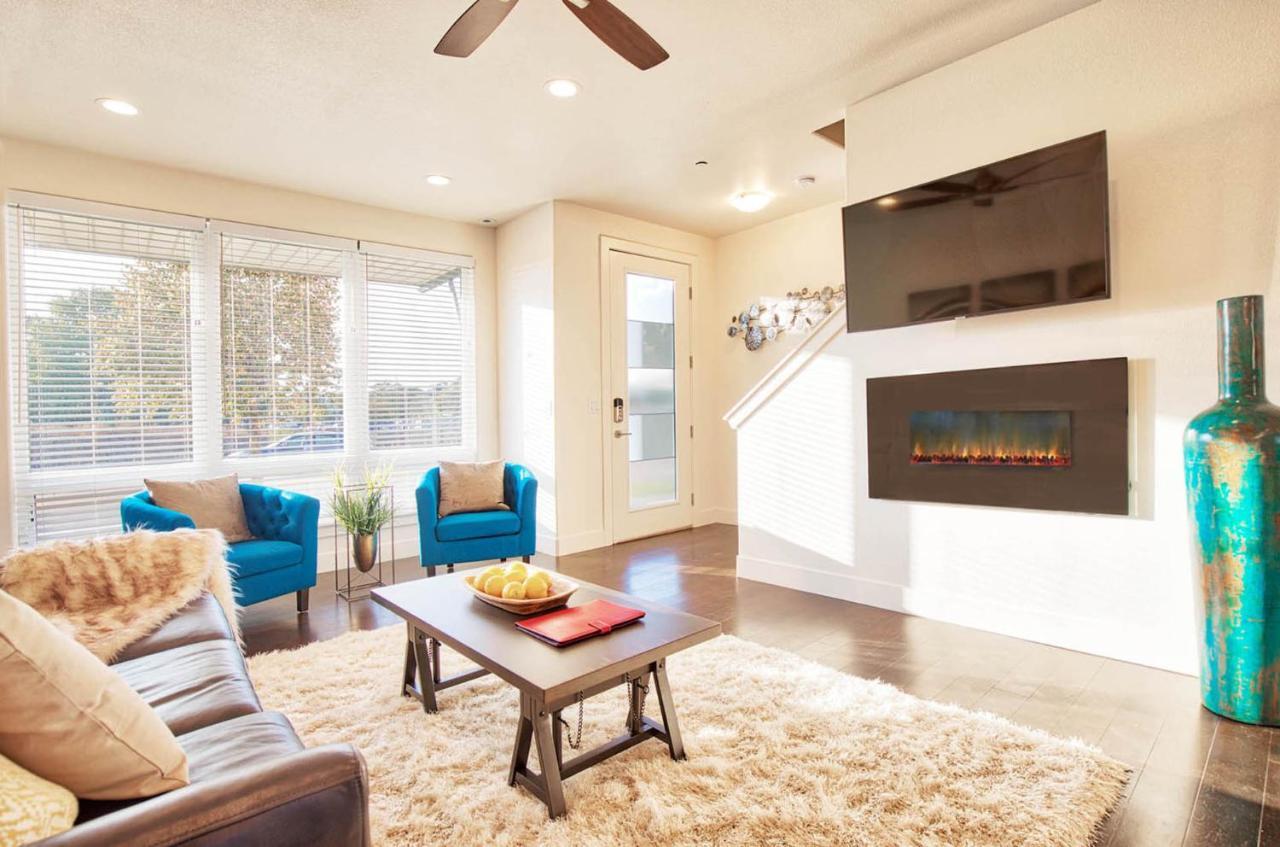 Beautiful 3 Bedroom Townhouse In Old Town North, Brewery District フォート・コリンズ エクステリア 写真