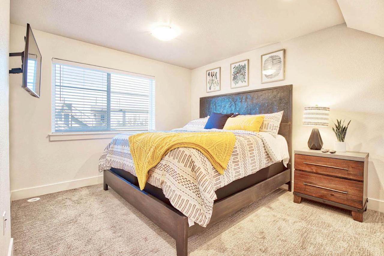 Beautiful 3 Bedroom Townhouse In Old Town North, Brewery District フォート・コリンズ エクステリア 写真